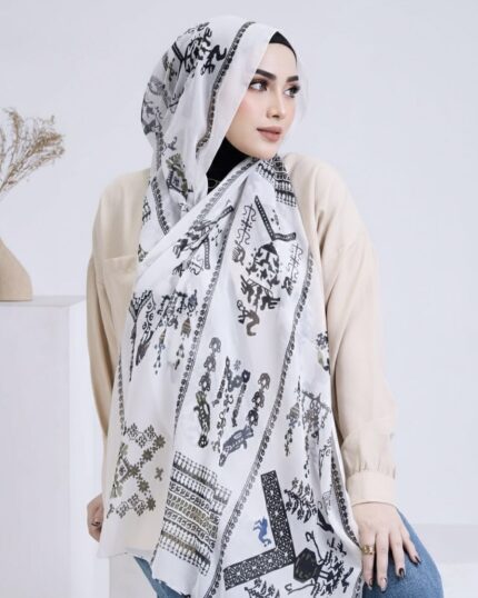 Script voile hijab in ivory with heritage print
