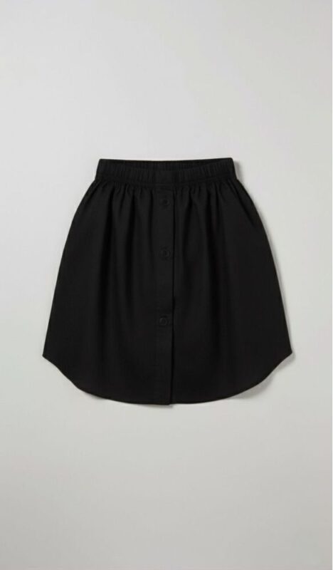 Black shirt hem extender for hijab with button-front design and elastic waistband